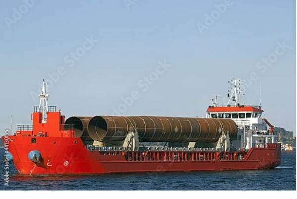 Постер Грузовое судно перевозящее трубы, Балтийское море с типом исполнения На холсте без рамы