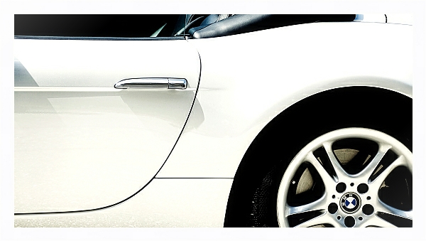 Постер Белый борт BMW с типом исполнения На холсте в раме в багетной раме 221-03