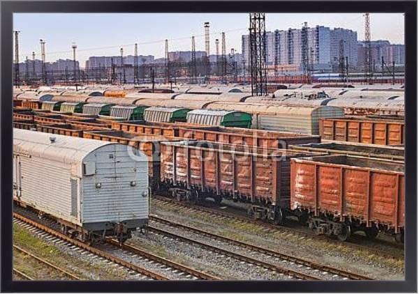 Постер Железнодорожные грузовые вагоны на станции с типом исполнения На холсте в раме в багетной раме 221-01