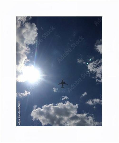 Постер Самолет в синем небе с типом исполнения На холсте в раме в багетной раме 221-03