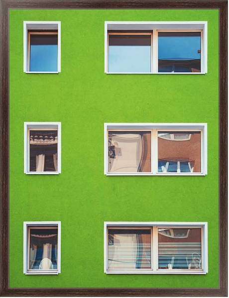 Постер Стена зеленого дома с окнами с типом исполнения На холсте в раме в багетной раме 221-02