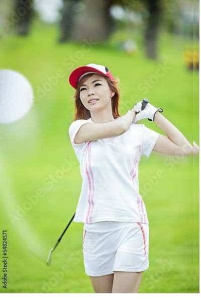 Постер Девушка играющая в гольф с типом исполнения На холсте без рамы