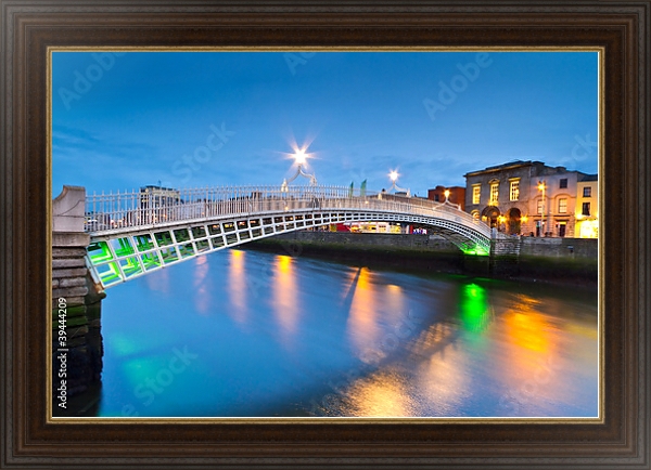 Постер Ирландия. Дублин. Мост Полпенни  с типом исполнения На холсте в раме в багетной раме 1.023.151