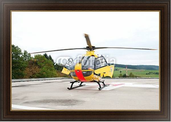 Постер Спасательный вертолет на посадочной площадке с типом исполнения На холсте в раме в багетной раме 1.023.151
