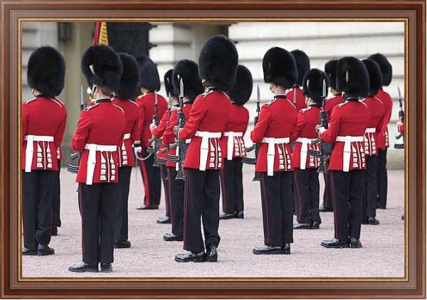 Постер Англия. Смена стражи у Букингемского  дворца с типом исполнения На холсте в раме в багетной раме 35-M719P-83