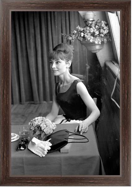 Постер Хепберн Одри 142 с типом исполнения На холсте в раме в багетной раме 221-02