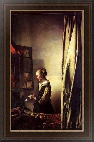 Постер Девушка у открытого окна, читающая письмо с типом исполнения На холсте в раме в багетной раме 1.023.151