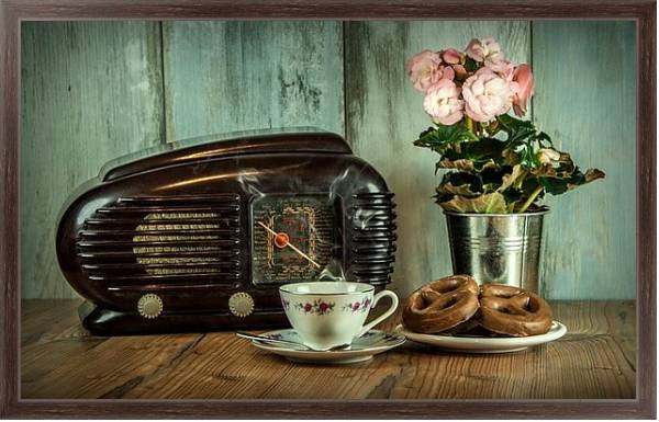 Постер Ретро-радио, букет и чашка чая с бубликами с типом исполнения На холсте в раме в багетной раме 221-02