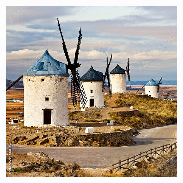 Постер Испанские ветряные мельницы с типом исполнения На холсте в раме в багетной раме 35-M719P-83