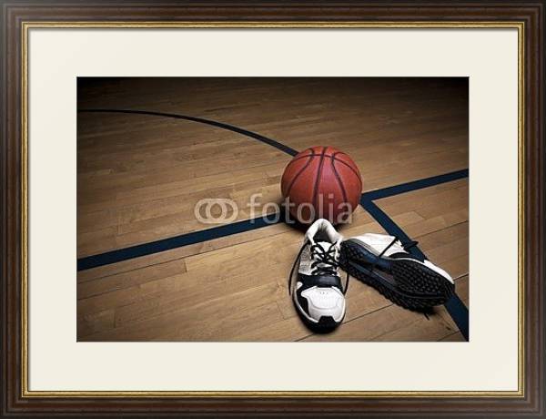 Постер Баскетбольная площадка с мячом и кроссовками с типом исполнения Под стеклом в багетной раме 1.023.036