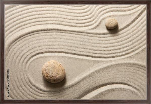 Постер Круглый камень на песке с рисунком с типом исполнения На холсте в раме в багетной раме 221-02