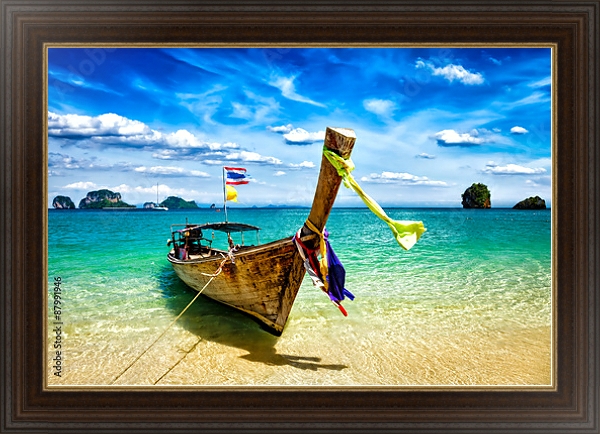 Постер Тайланд. Традиционная лодка с флагами с типом исполнения На холсте в раме в багетной раме 595.M52.330
