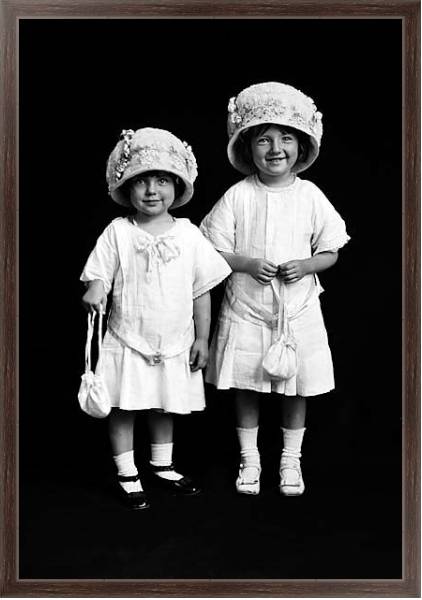 Постер История в черно-белых фото 199 с типом исполнения На холсте в раме в багетной раме 221-02