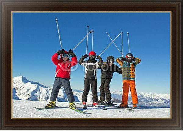 Постер Группа горнолыжников с типом исполнения На холсте в раме в багетной раме 1.023.151
