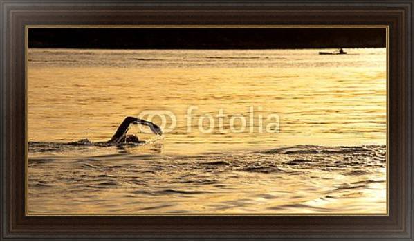 Постер Плавание в океане на закате, Сидней с типом исполнения На холсте в раме в багетной раме 1.023.151