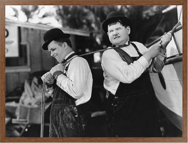 Постер Laurel & Hardy (Towed In A Hole) 2 с типом исполнения На холсте в раме в багетной раме 1727.4310