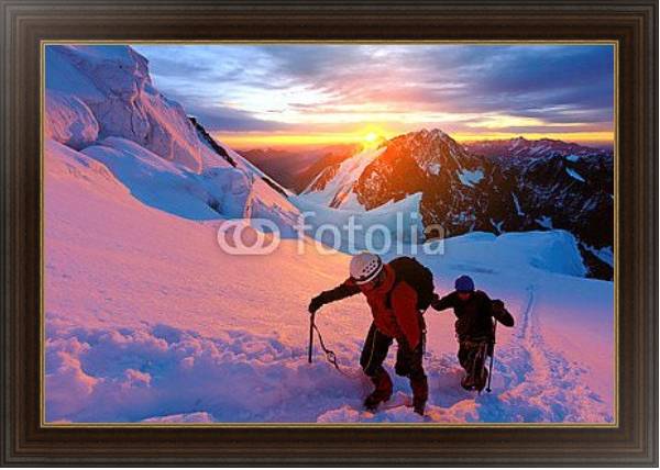 Постер Альпинисты в конце восхождения с типом исполнения На холсте в раме в багетной раме 1.023.151