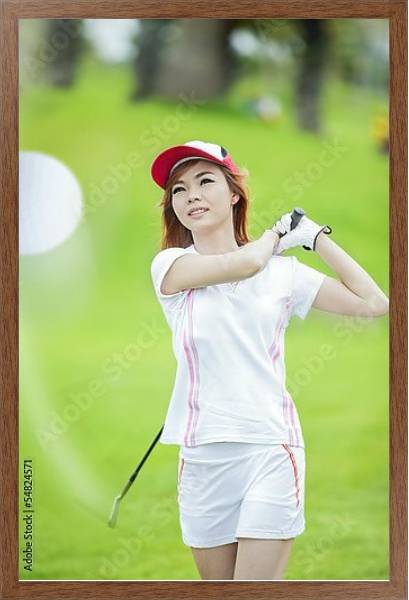 Постер Девушка играющая в гольф с типом исполнения На холсте в раме в багетной раме 1727.4310