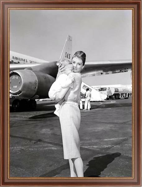 Постер Hepburn, Audrey 65 с типом исполнения На холсте в раме в багетной раме 35-M719P-83