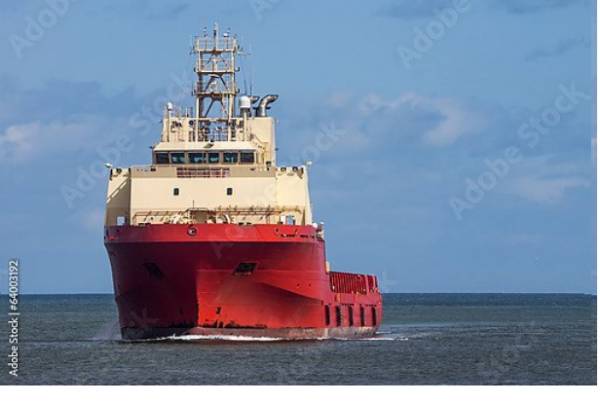 Постер Красный нефтяной танкер с типом исполнения На холсте без рамы