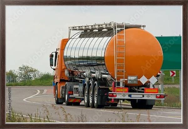 Постер Грузовик-автоцистерна для перевозки опасных грузов с типом исполнения На холсте в раме в багетной раме 221-02