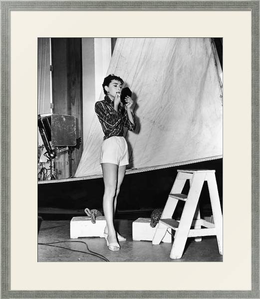 Постер Hepburn, Audrey (Sabrina) 2 с типом исполнения Под стеклом в багетной раме 1727.2510