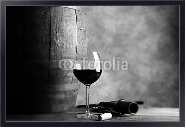 Постер Бокал вина и бочка, чёрно-белая фотография с типом исполнения На холсте в раме в багетной раме 221-01