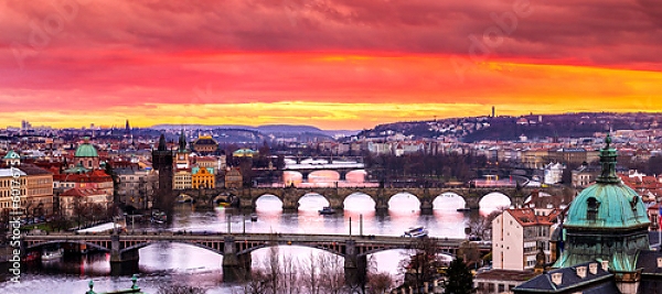 Постер Чехия, Прага. Мосты над Влатвой на закате с типом исполнения На холсте без рамы