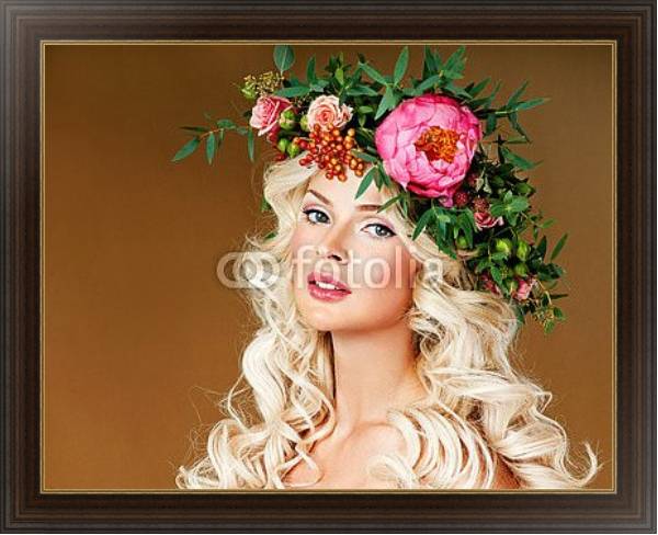 Постер Блондинка с цветами с типом исполнения На холсте в раме в багетной раме 1.023.151