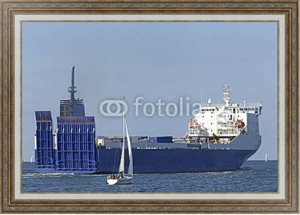 Постер Яхта на фоне парома, Балтийское море, Германия с типом исполнения На холсте в раме в багетной раме 595.M52.330