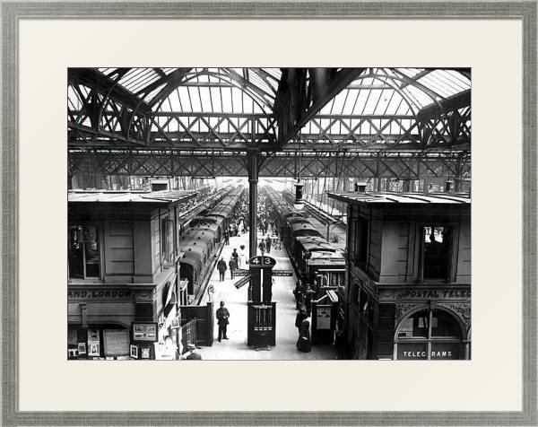 Постер Interior of Charing Cross Station, London, c.1890 с типом исполнения Под стеклом в багетной раме 1727.2510