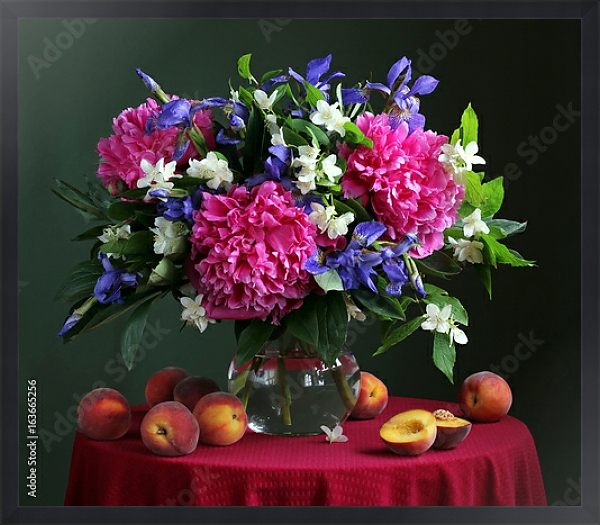 Постер Букет садовых цветов с персиками на столе с типом исполнения На холсте в раме в багетной раме 1727.8010