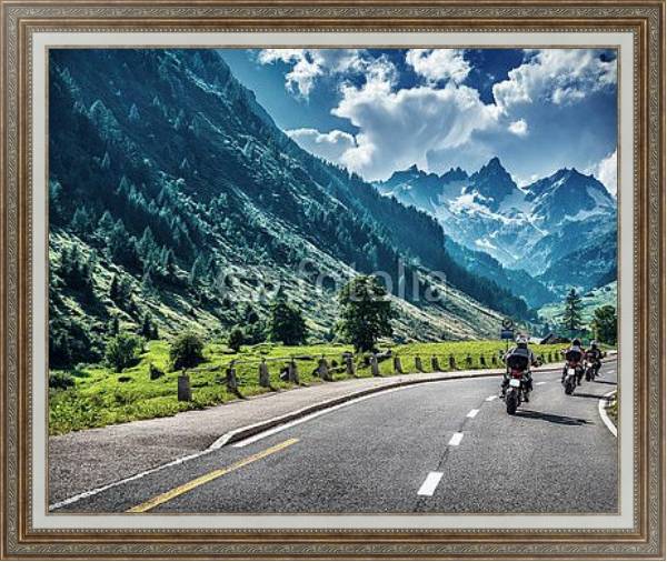 Постер Мотоциклисты на горной дороге с типом исполнения На холсте в раме в багетной раме 595.M52.330