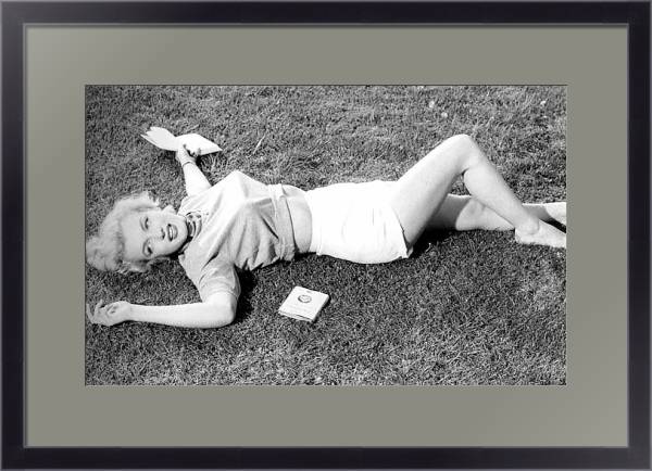 Постер Monroe, Marilyn 21 с типом исполнения Под стеклом в багетной раме 221-01