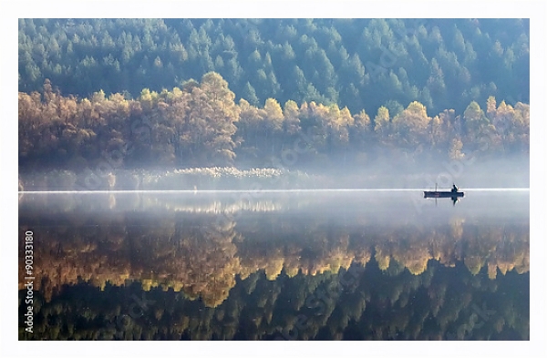 Постер Лодка на туманном озере на фоне осеннего леса с типом исполнения На холсте в раме в багетной раме 221-03