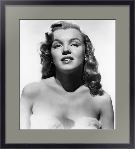 Постер Monroe, Marilyn (Love Happy) 2 с типом исполнения Под стеклом в багетной раме 221-01