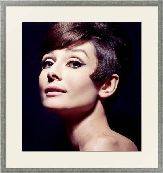 Постер Hepburn, Audrey (How To Steal A Million) 3 с типом исполнения Под стеклом в багетной раме 1727.2510