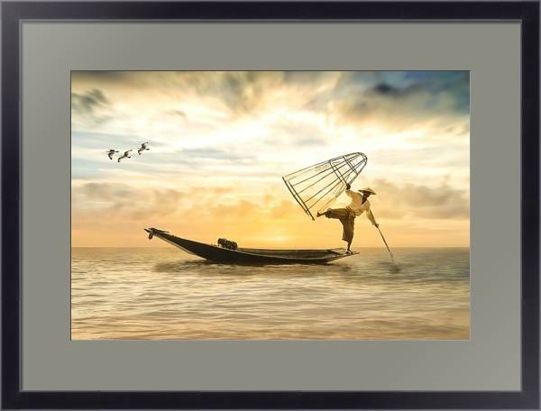 Постер Азиатский рыбак в лодке с сетью с типом исполнения Под стеклом в багетной раме 221-01