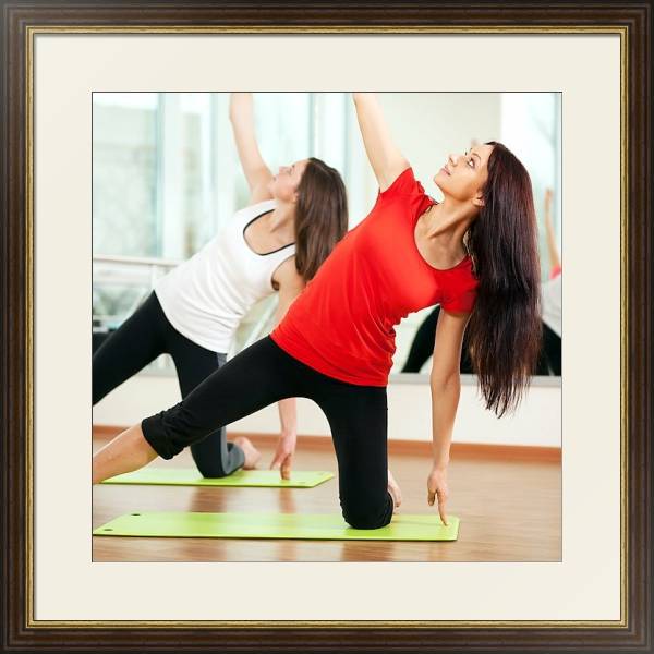 Постер Упражнения в фитнес центре с типом исполнения Под стеклом в багетной раме 1.023.036