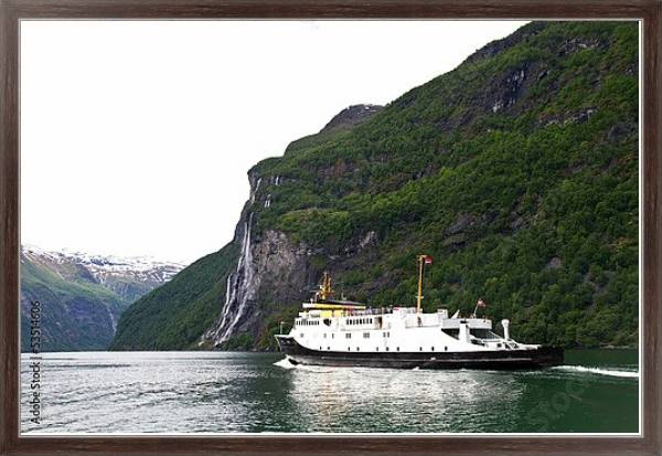 Постер Корабль во фьордах Норвегии с типом исполнения На холсте в раме в багетной раме 221-02