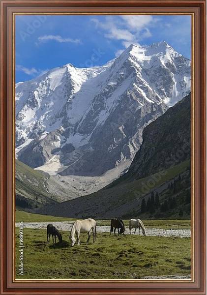 Постер Дикие лошади на солнечной поляне в горах 2 с типом исполнения На холсте в раме в багетной раме 35-M719P-83