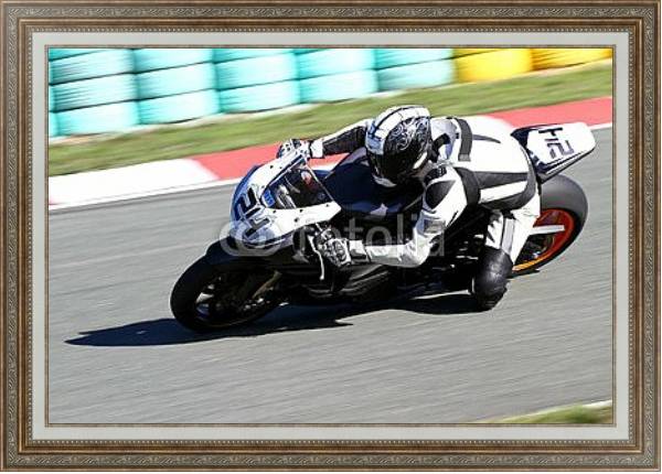 Постер Гонки на мотоциклах с типом исполнения На холсте в раме в багетной раме 595.M52.330