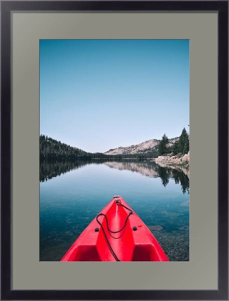 Постер В красной лодке на озере с типом исполнения Под стеклом в багетной раме 221-01