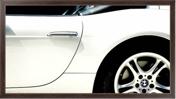 Постер Белый борт BMW с типом исполнения На холсте в раме в багетной раме 221-02