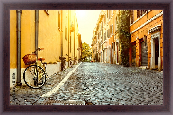 Постер Италия, Рим. Улица старого города с велосипедами с типом исполнения На холсте в раме в багетной раме 35-M719P-83