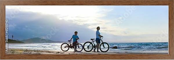 Постер Два велосипедиста на пляже с типом исполнения На холсте в раме в багетной раме 1727.4310
