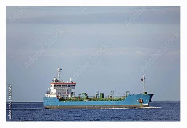 Постер Синий танкер, Балтийское море, Германия с типом исполнения На холсте в раме в багетной раме 221-03