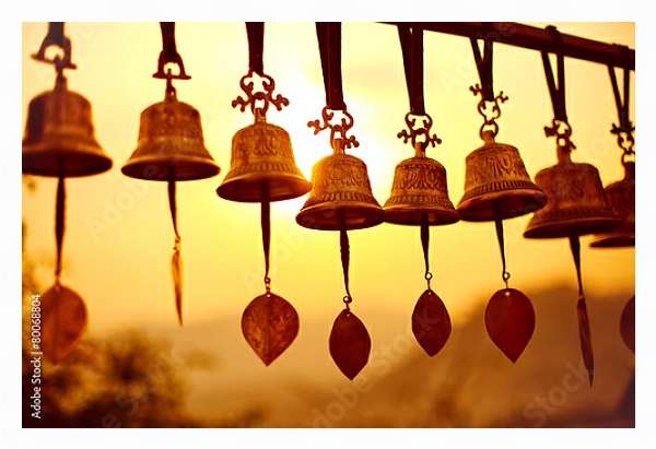 Постер Непал. Традиционные колокольчики с типом исполнения На холсте в раме в багетной раме 221-03