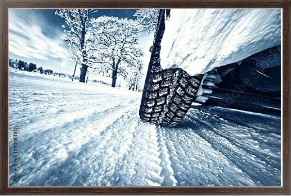 Постер Автомобиль на снежной дороге с типом исполнения На холсте в раме в багетной раме 221-02