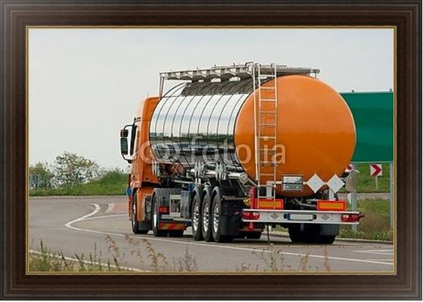 Постер Грузовик-автоцистерна для перевозки опасных грузов с типом исполнения На холсте в раме в багетной раме 1.023.151